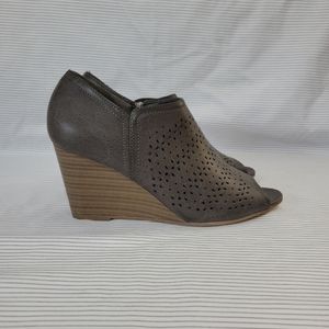Journee Collection Wedges